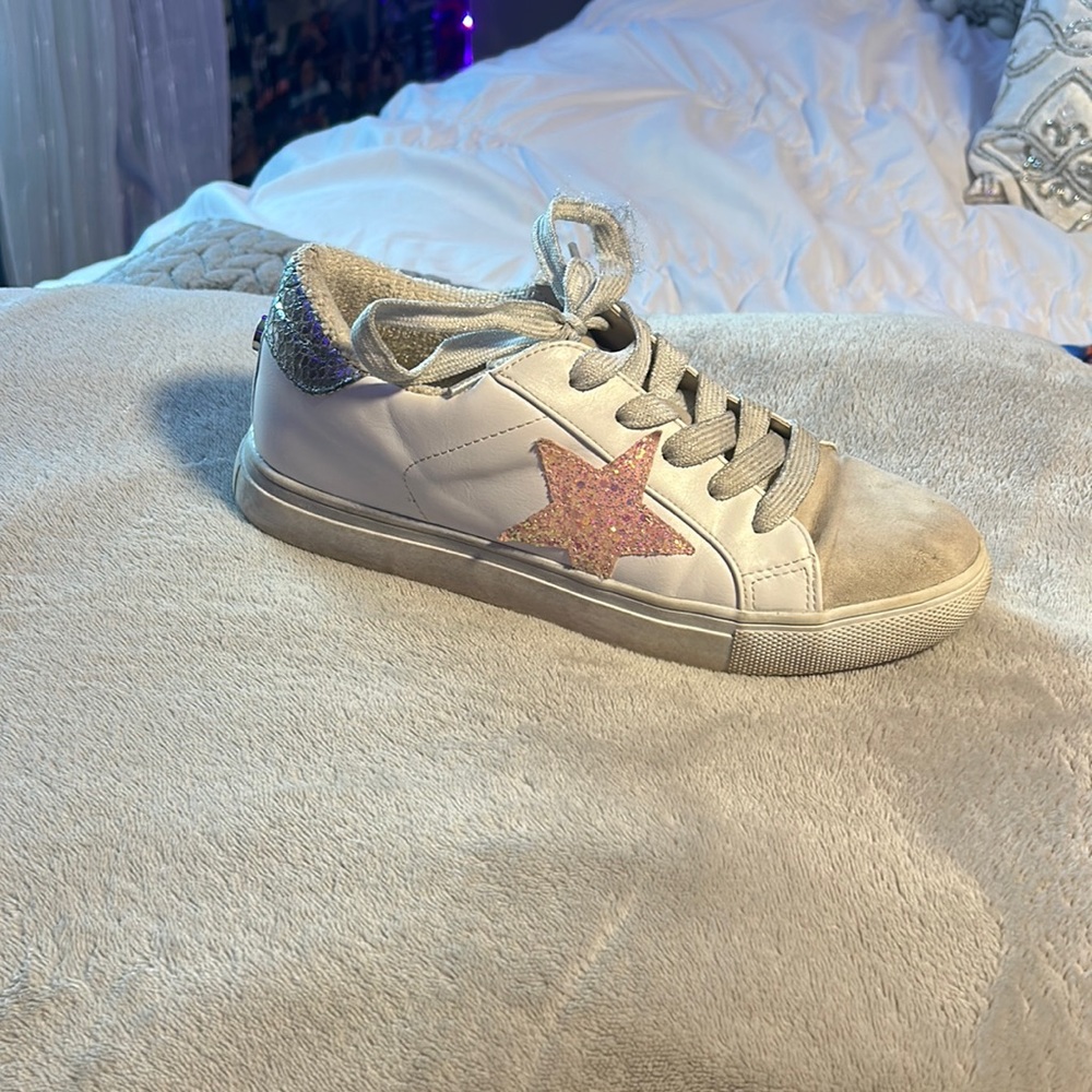 Steve Madden Pink Star White Sneakers Size 5 US Worn Once